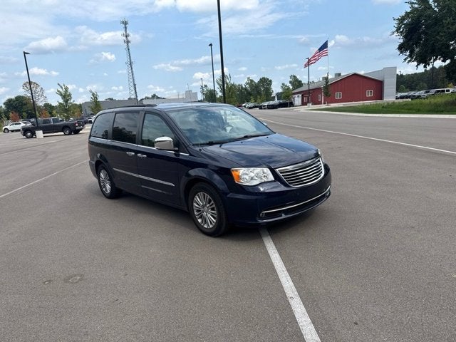 2016 Chrysler Town & Country Touring-L Anniversary Edition