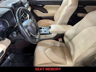 2022 Toyota Highlander Hybrid XLE