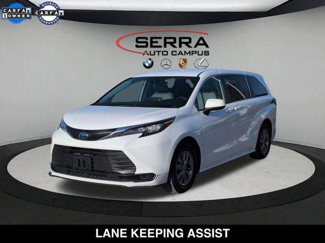 2022 Toyota Sienna LE