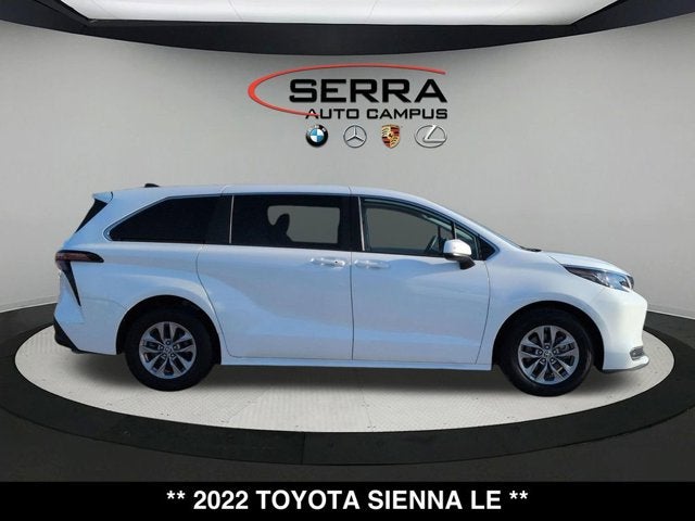 2022 Toyota Sienna LE
