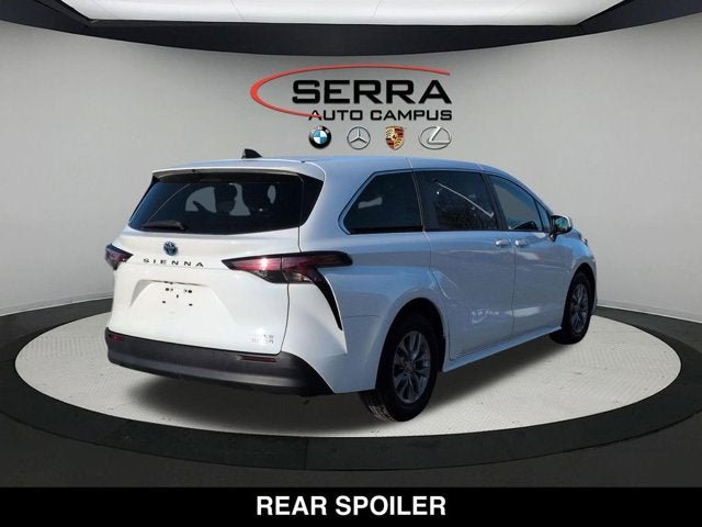 2022 Toyota Sienna LE