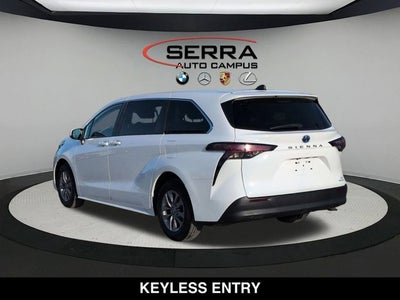 2022 Toyota Sienna LE