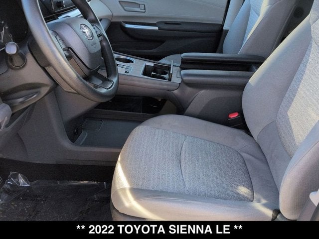 2022 Toyota Sienna LE