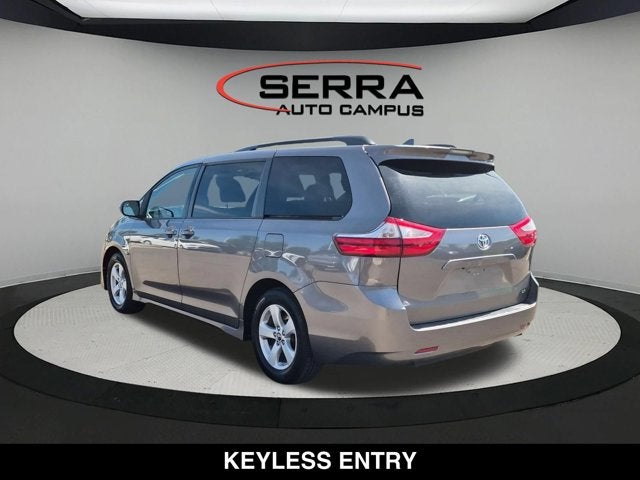 2018 Toyota Sienna LE