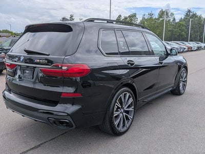 2022 BMW X7 M50i