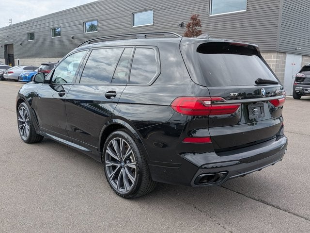 2022 BMW X7 M50i