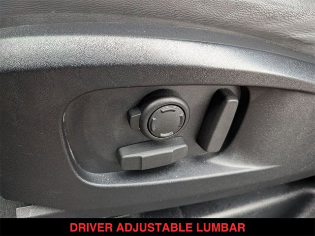 2023 Land Rover Defender SE