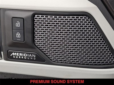 2023 Land Rover Defender SE