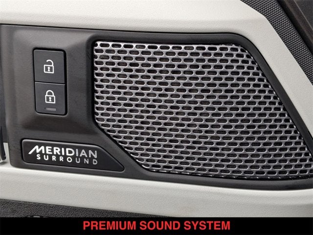 2023 Land Rover Defender SE