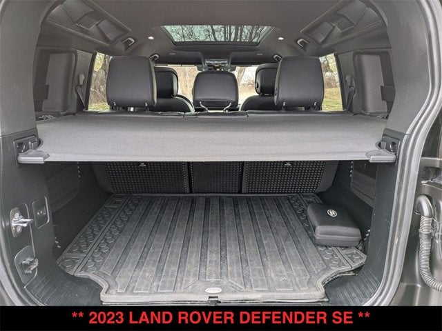 2023 Land Rover Defender SE