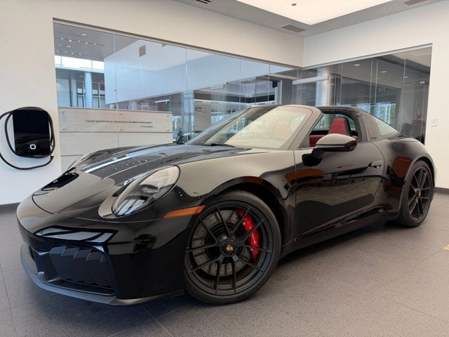 2025 Porsche 911 4 GTS