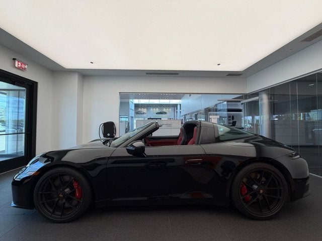 2025 Porsche 911 4 GTS