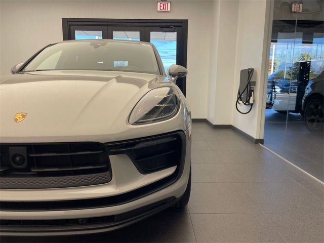 2025 Porsche Macan Base