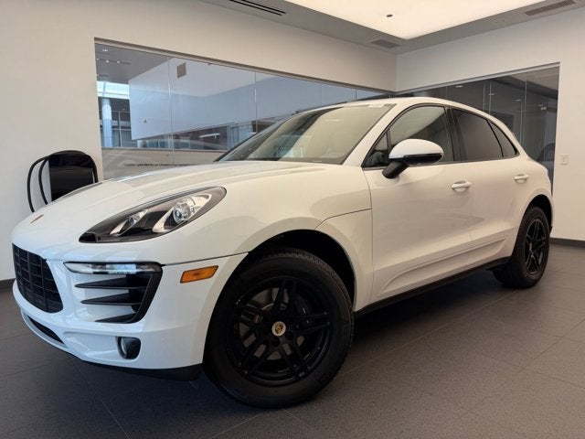 2018 Porsche Macan -'s photo