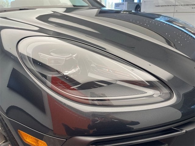 2025 Porsche Macan Base