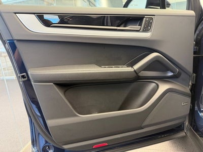 2024 Porsche Cayenne Base